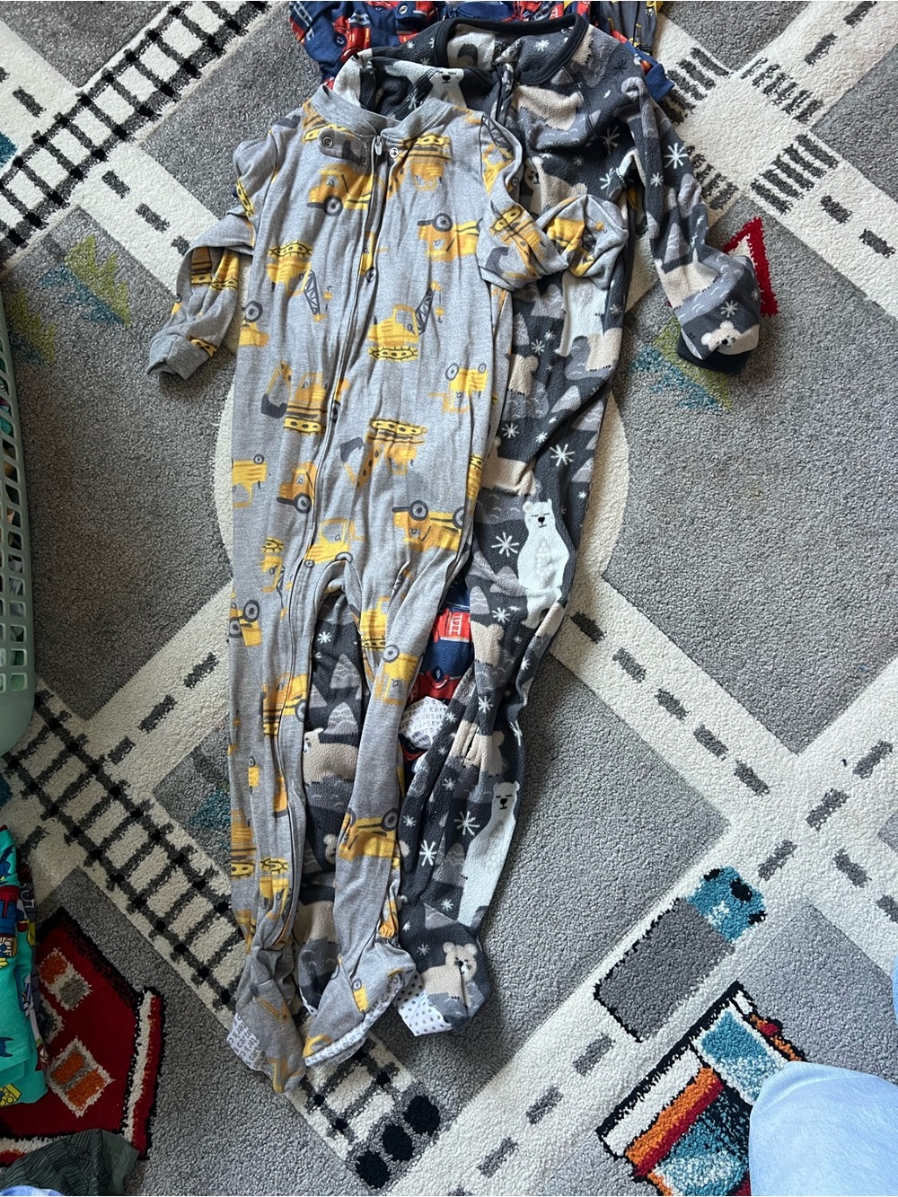 Set of 6 Boys Onsie Pajamas in size 5T - Picture 4 of 10